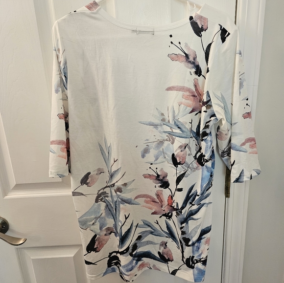 💝3/20$ large beautiful white shirt with floral and birds - Picture 2 of 2